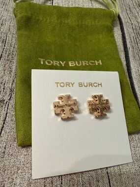 NWT! Tory Burch large logo stud earrings in rose gold